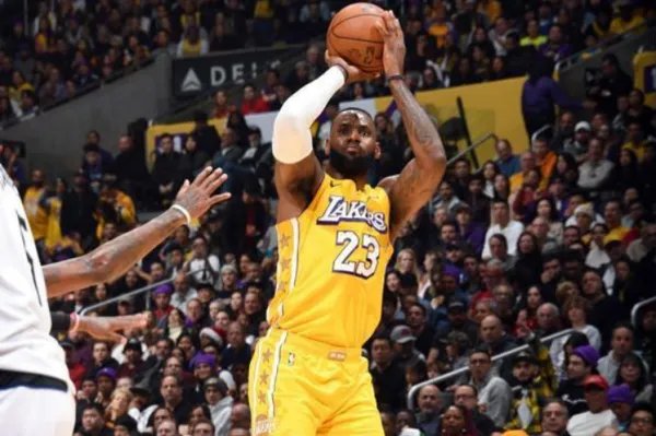 湖人七连胜终结，你喜欢湖人队吗？