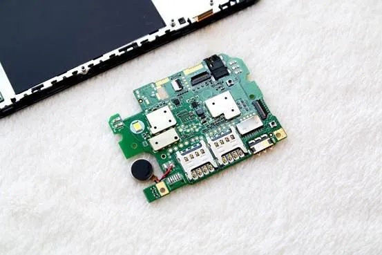 小辣椒国民手机拆机图解及详细点评