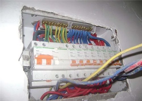 配电箱地线怎么接