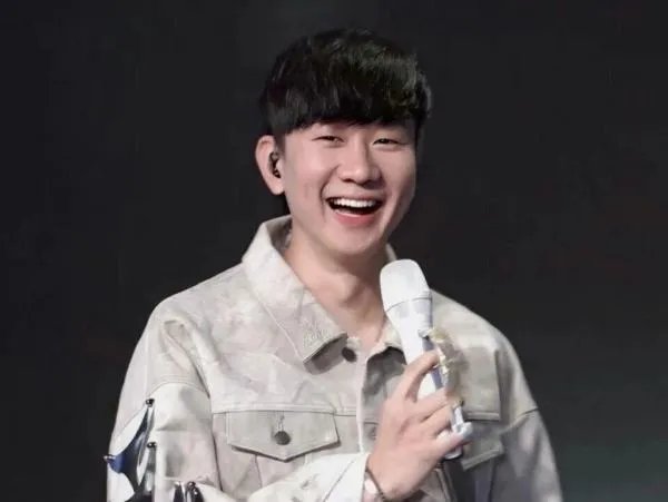 如何看待林俊杰确诊新冠却被网暴这件事？