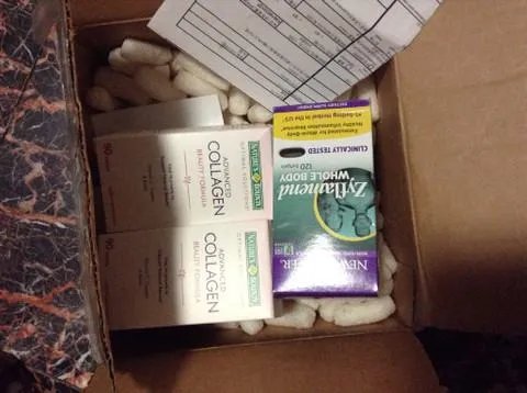 搞错快件下跪道歉了？