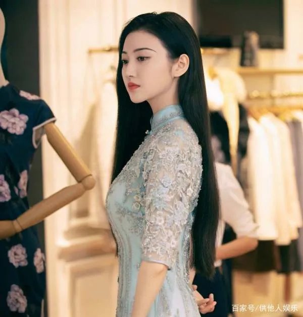 景甜凭借《司藤》一人分饰两角成功翻红,没想到接洽女主曾是她？