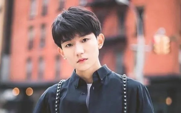 王源和肖战是邻居？两人父亲是同事？这是真的吗？