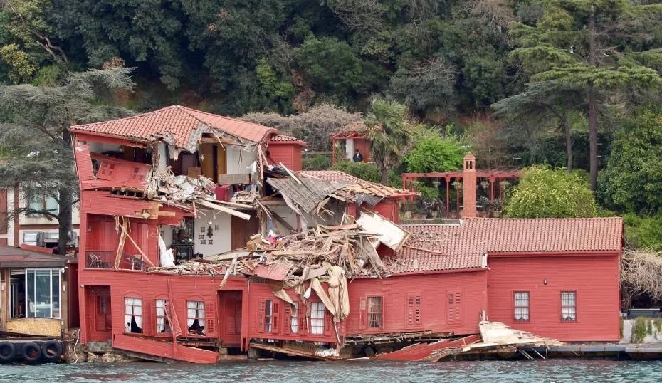 土耳其油轮撞上古宅受损严重吗?