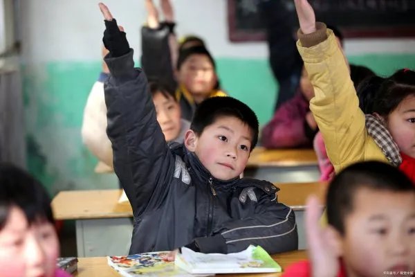 “双减”是指哪两个减？其目的与意义是什么？实施“双减”又有什么好处呢？