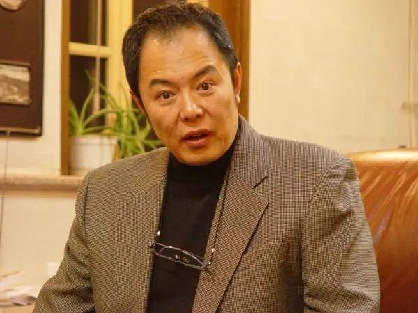 张铁林的老婆是谁？