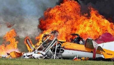 导致美国洛杉矶一架小型飞机坠毁的事故原因是什么?