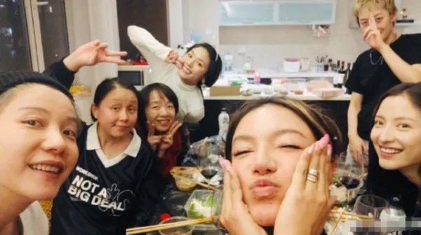 龙丹妮被曝与09届快女聚餐，你觉得她是因何而去的？