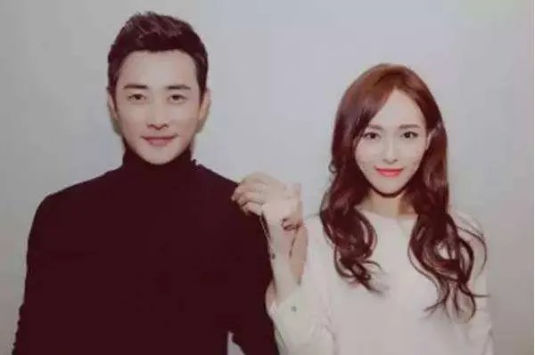 罗晋镜头下的唐嫣很美，爱一个人，是如何把对方最美的瞬间给记录下来？