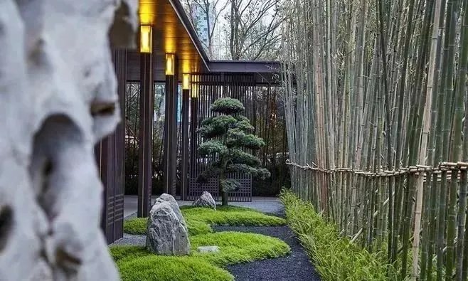 庭院里的这一方石头，历经千年，大有讲究