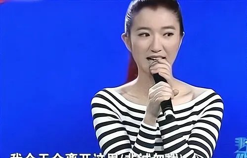 在非诚勿扰中，那个无人敢牵手的“猫脸”化妆师，素颜长成怎么样？