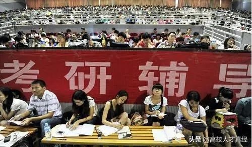 有人说考研如果考本校,对于专业科目中有些题目,本校的老师都会“透露”,作为别校的学生该怎么办,如何才能知道复习点?