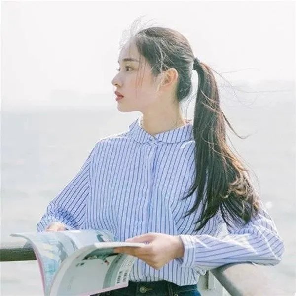 有没有绑马尾的美女照片做手机壁纸？