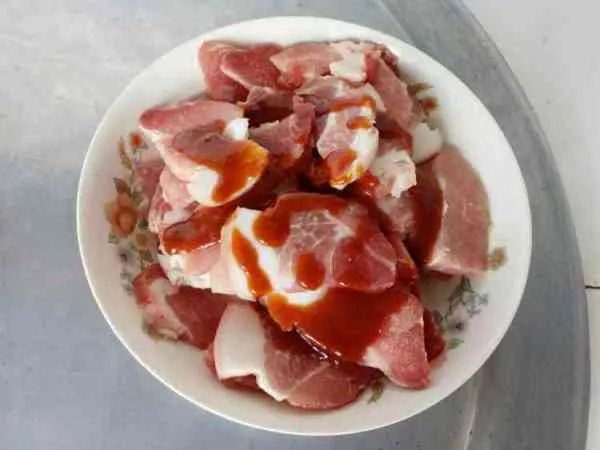 石锅烤肉怎么做好吃，石锅烤肉的家常做法