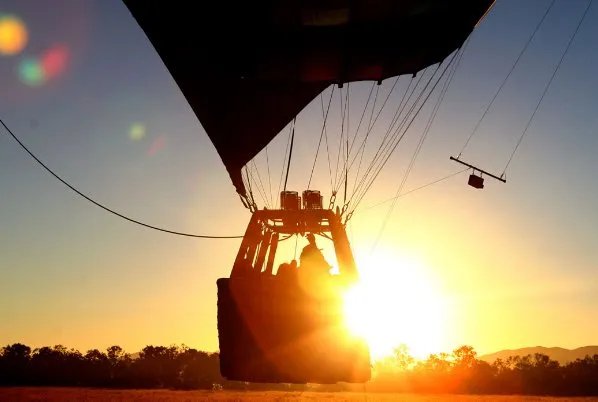 云南腾冲热气球故障致工作人员坠亡，热气球这么危险，为啥不禁止？