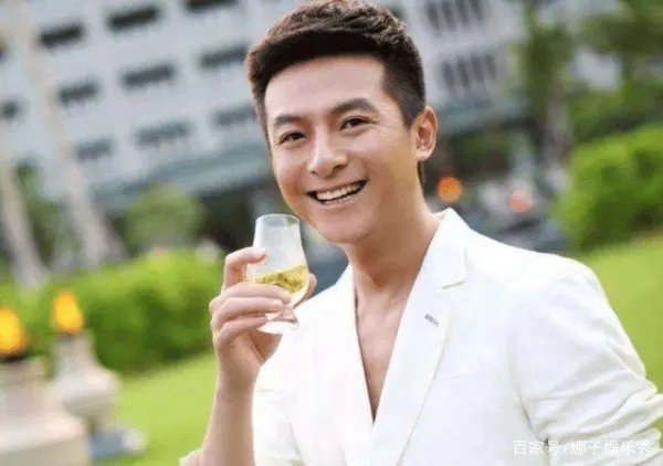 他曾名气不输胡歌,却为何因为演抗日神剧,如今已无戏可拍?