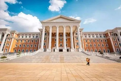 985高校学霸作息表密密麻麻排到凌晨，和“自愿”加班有什么区别？