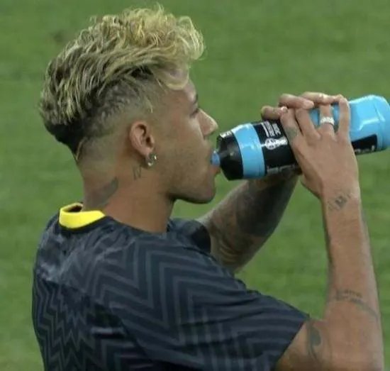 内马尔最新发型引发网友吐槽，他还有过哪些奇形怪状的发型？