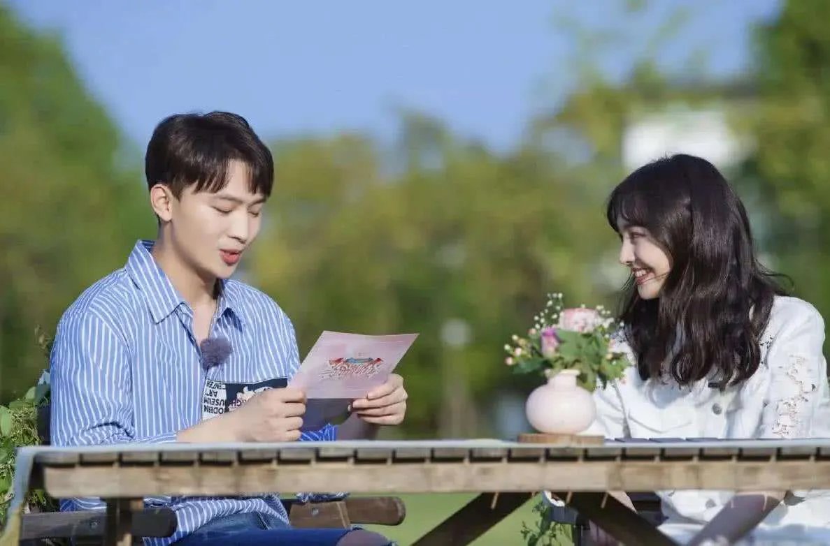 张恒和郑爽开的公司股份