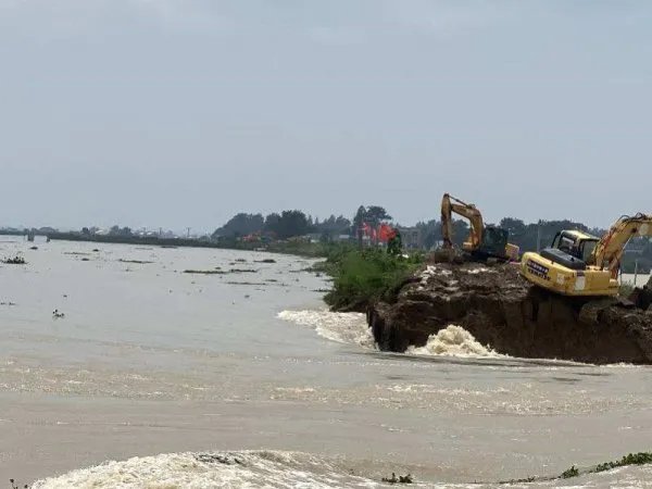 是什么原因导致安徽庐江石大圩决堤的呢?