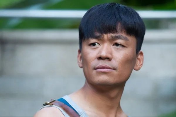 王宝强现身诊所，气质女友全程陪同，是好事将近了吗？