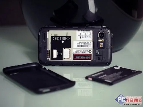 低调外观 摩托罗拉Atrix 2上手玩