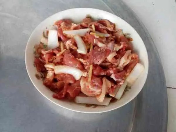 石锅烤肉怎么做好吃,石锅烤肉的家常做法