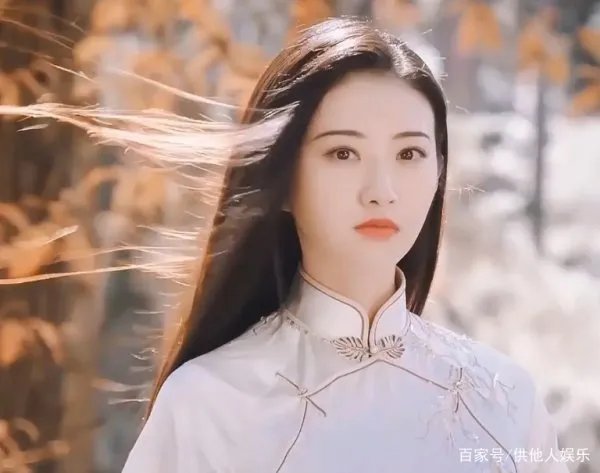 景甜凭借《司藤》一人分饰两角成功翻红,没想到接洽女主曾是她？