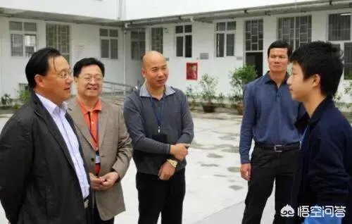 如何看待四川自贡一大爷,高速上“飙”共享单车欲返乡,结果骑反了,怎么看?