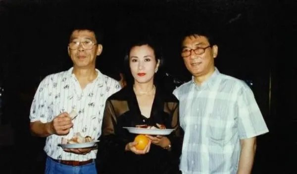 香港演员谭炳文去世，其哀悼会在哪里举行？