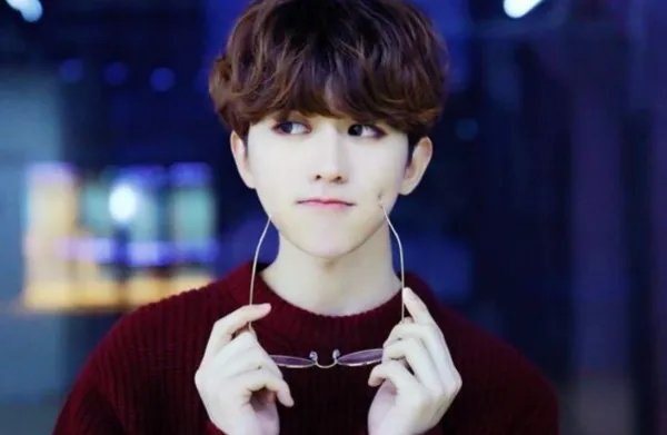 蔡徐坤体重究竟有多轻？为何能被baby悬在半空？