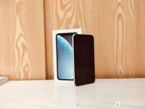 iPhone这款手机终于降价了:仅需一个月工资即可入手网友直呼真香