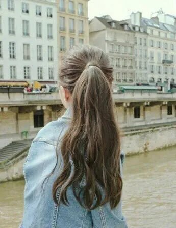 有没有绑马尾的美女照片做手机壁纸？