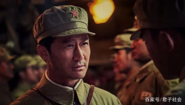 《长津湖》56.9亿票房夺冠!吴京、易烊千玺能拿到多少钱?