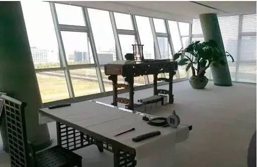马云现代风格的工作办公室,居然比自家园林风豪宅还酷