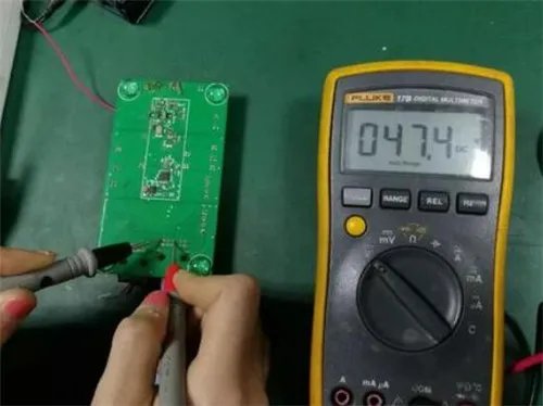 万用表测量电压的档位是哪一个