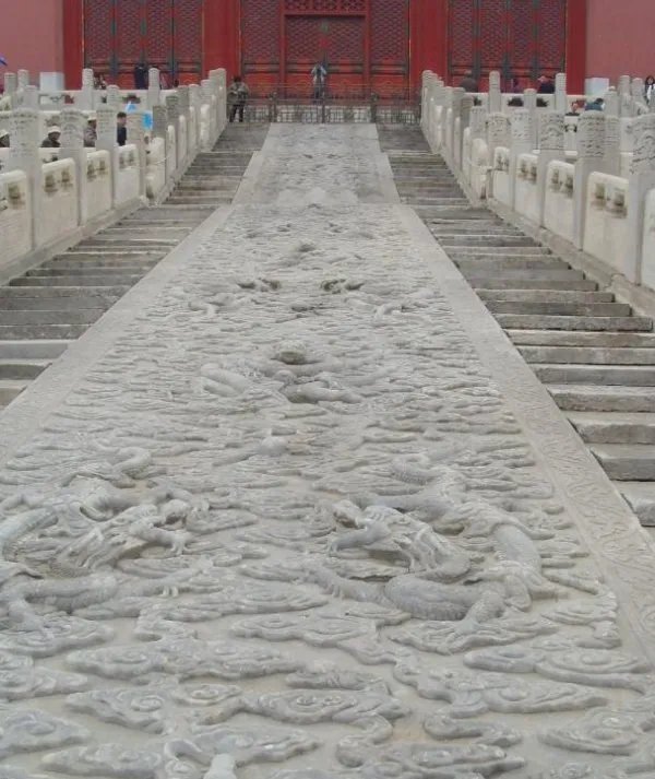 故宫御花园石子被“抠走”留念了？