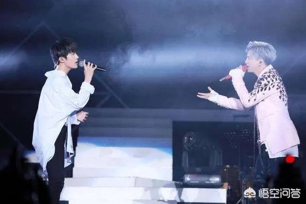 王源公共场合吸烟,注定会被其他两个小伙伴甩开吗?你们怎么看?