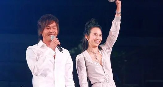 歌词:爱上你是对是错 …是软弱