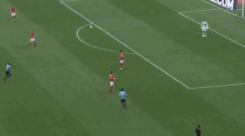 恒大3球完败大连，三个失球都与金英权有关，他怎么了？