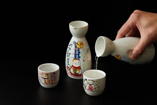 酒桌上怎样拒绝别人的劝酒？