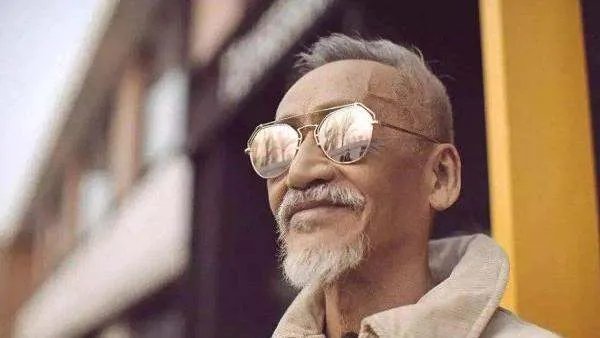 74岁老爷子参加中国好声音，四位导师不敢转身，这是为什么？