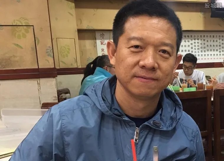 贾跃亭现身香港 秘密回香港被发现现场照曝光