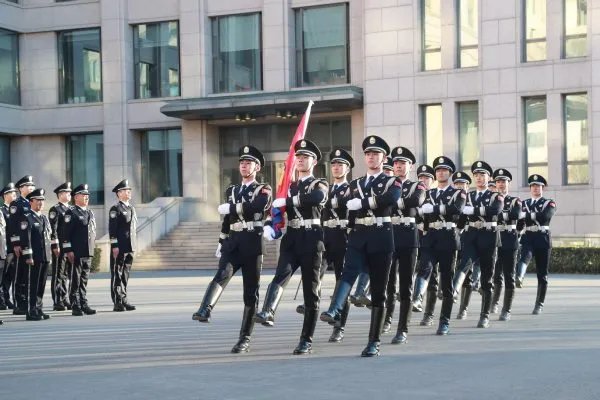 湖北一民警巡查“加拿大一枝黄花”时殉职,这位民警身上有哪些优秀的品质?