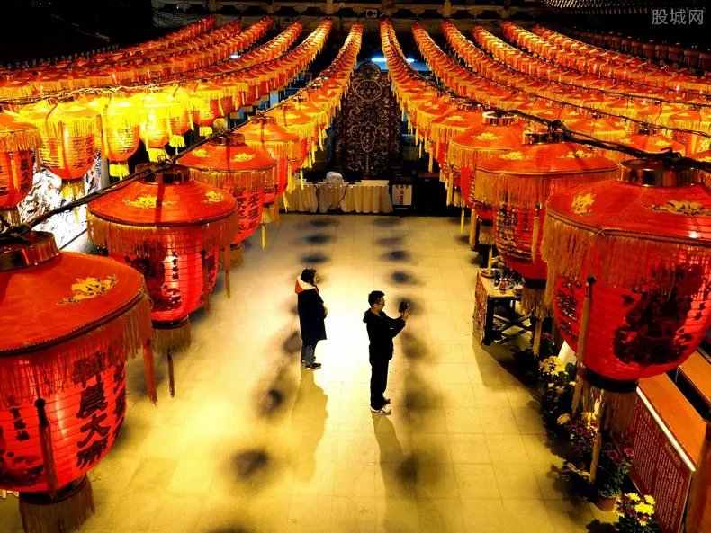 90后春节被掏空 工作一年攒下5千却借钱支出7千