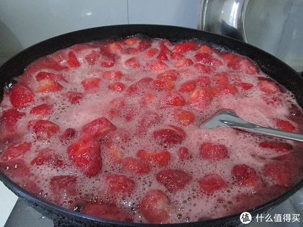记一大锅草莓酱的粗犷制作与长久储藏