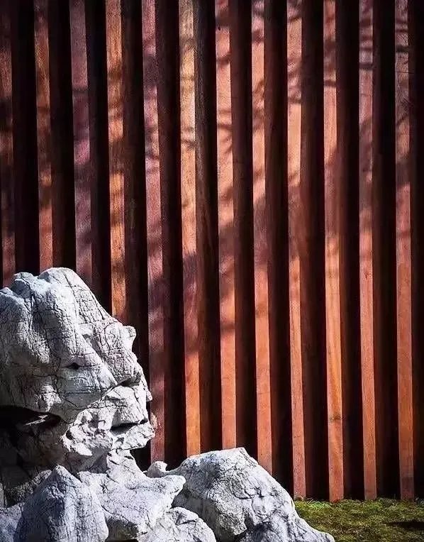 庭院里的这一方石头，历经千年，大有讲究