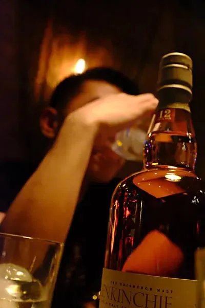 酒桌上怎样拒绝别人的劝酒？