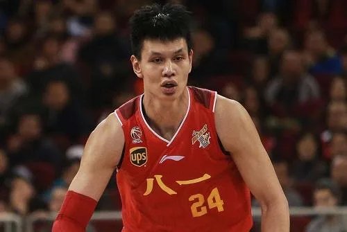 福建对阵八一的比赛里，为何会出现群殴事件？