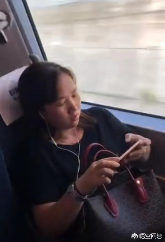高铁列车上又出现“霸座女”说明了什么?